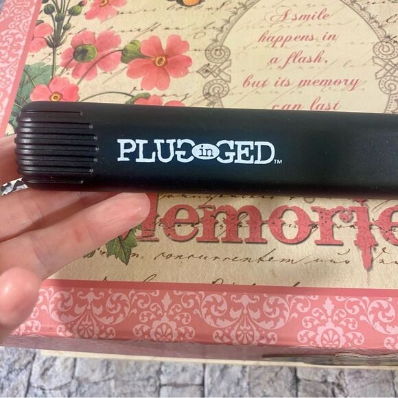 Plugged In HeatMaster 1 Inch Ceramic Flat Iron - Picture 2 of 5